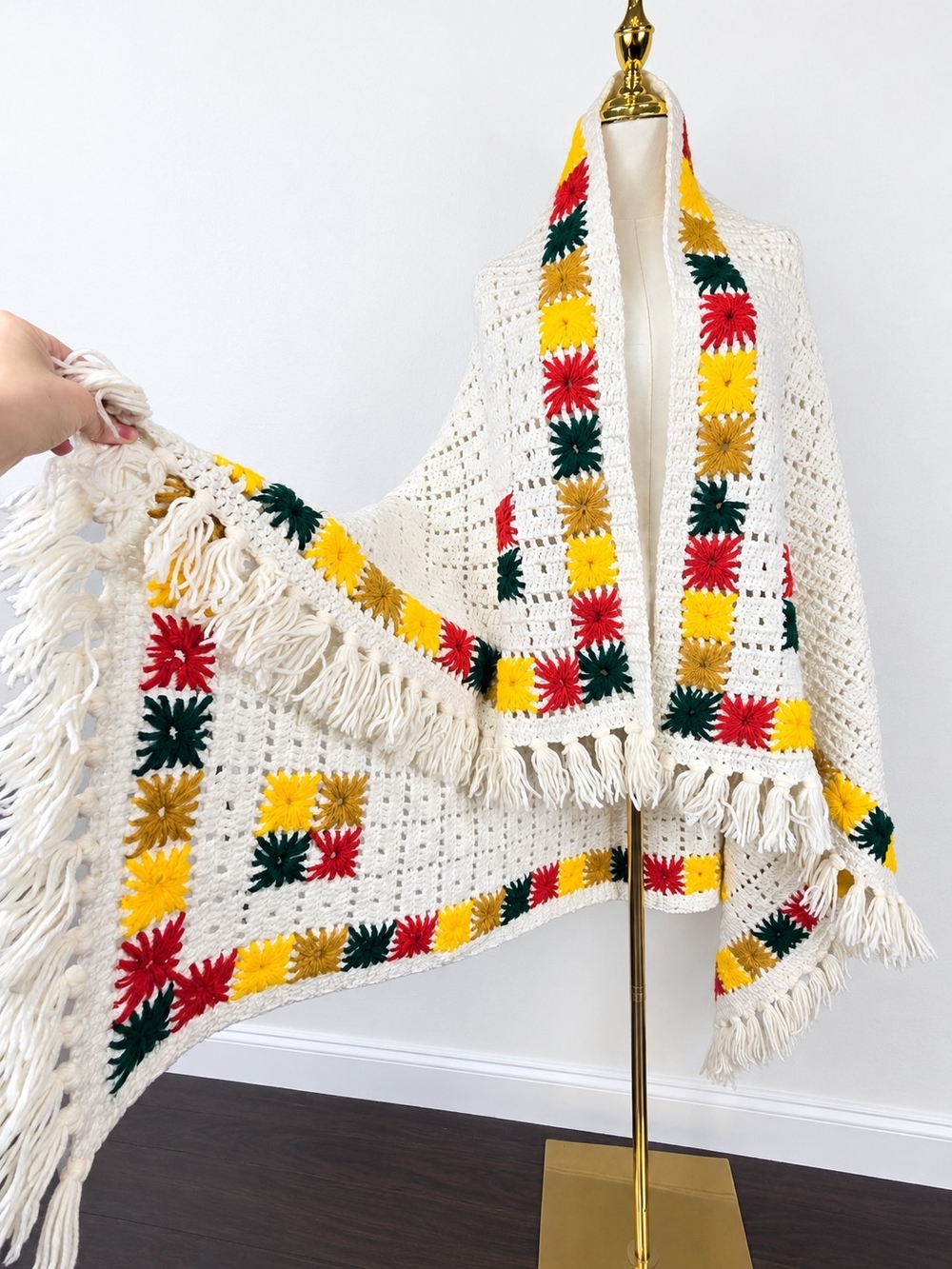 Vintage 1970s Handmade Crochet Daisy Afghan Blanket Fringe Boho Flower Power